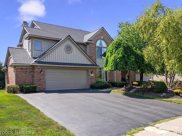 5101 Village Commons Drive, West Bloomfield Twp, MI 48322
