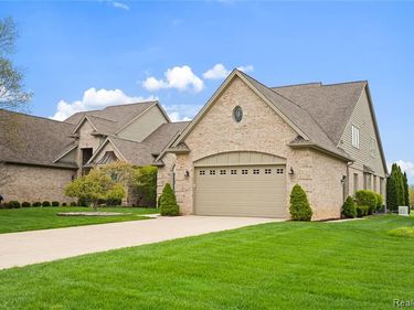 945 Saint James Park Avenue, Monroe Twp, MI 48161