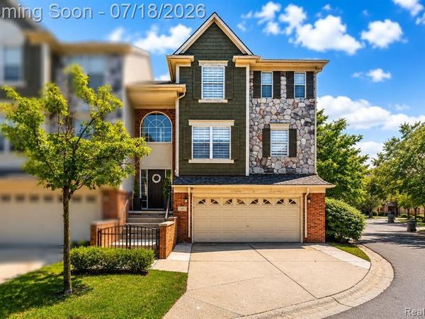 10 Bradford Court, Dearborn, MI 48126