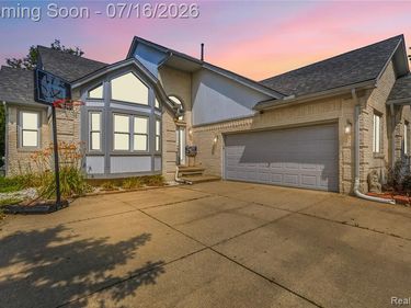 52279 Matterhorn Drive, Macomb Twp, MI 48042