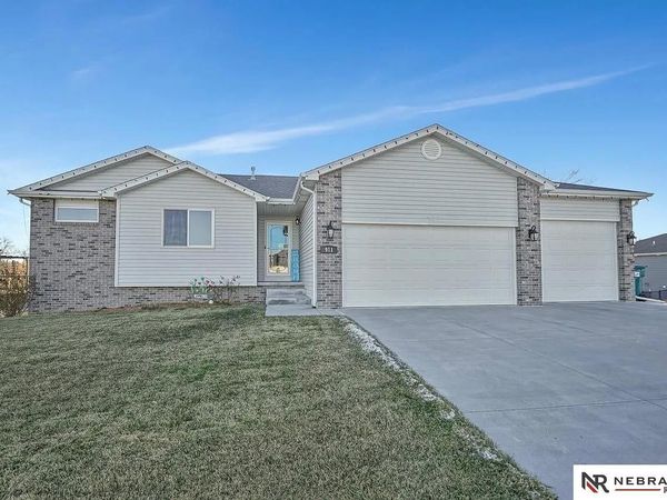 911 Barker Lane, Lincoln, NE 68521