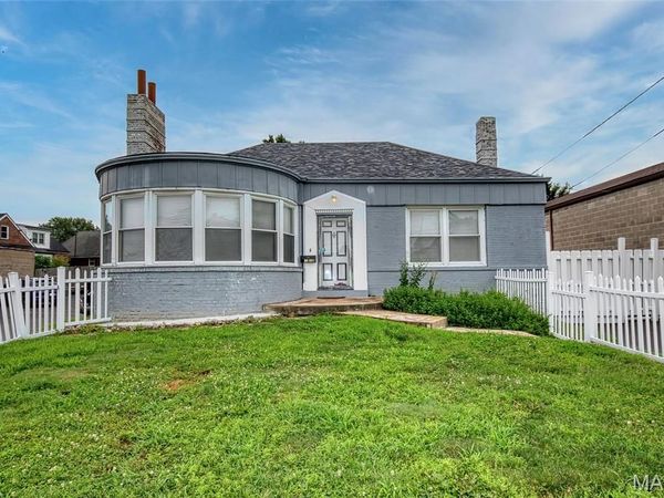8910 Gravois Road, Affton, MO 63123
