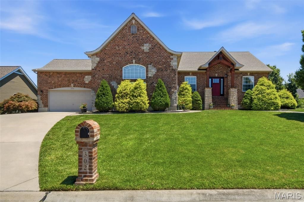 302 Crystal Brook Court , Lake Saint Louis, MO 63367 Main Photo