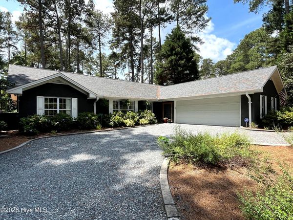 27 Birdie Drive , Whispering Pines, NC 28327