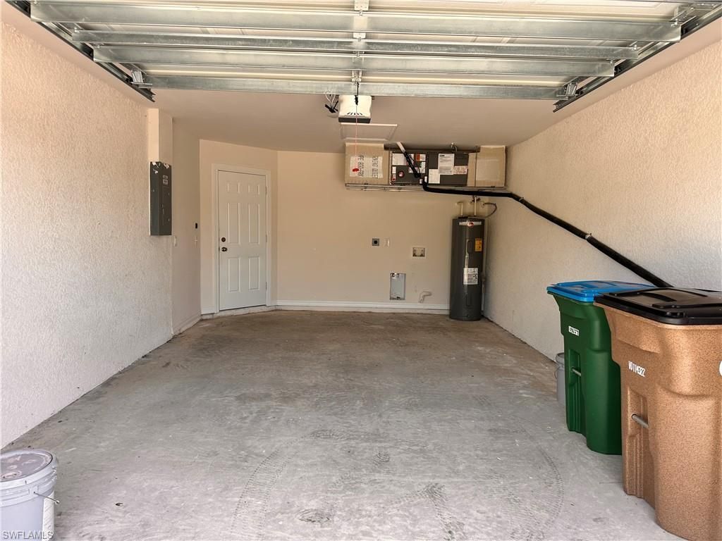 526-528 SE 4th Ter, Cape Coral, FL 33990 Photo