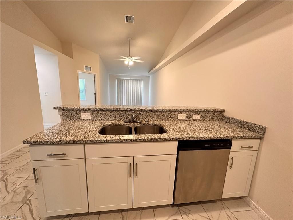 526-528 SE 4th Ter, Cape Coral, FL 33990 Photo