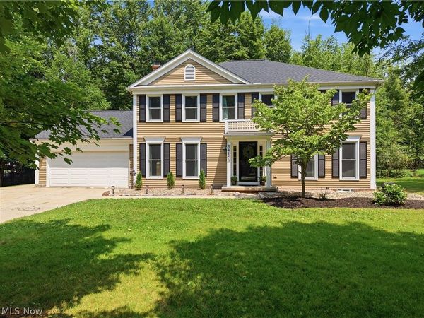 8884 Lake In The Woods Trail , Chagrin Falls, OH 44023