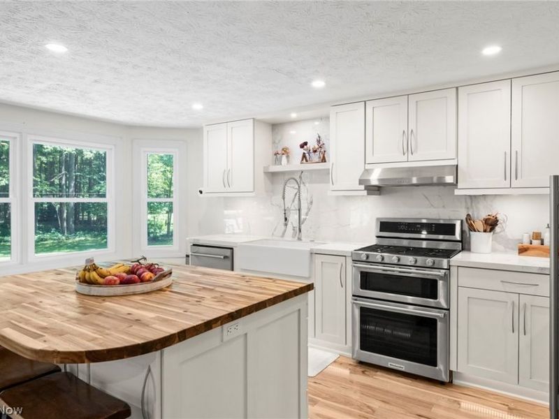 8884 Lake In The Woods Trail, Chagrin Falls, OH 44023 Photo 15