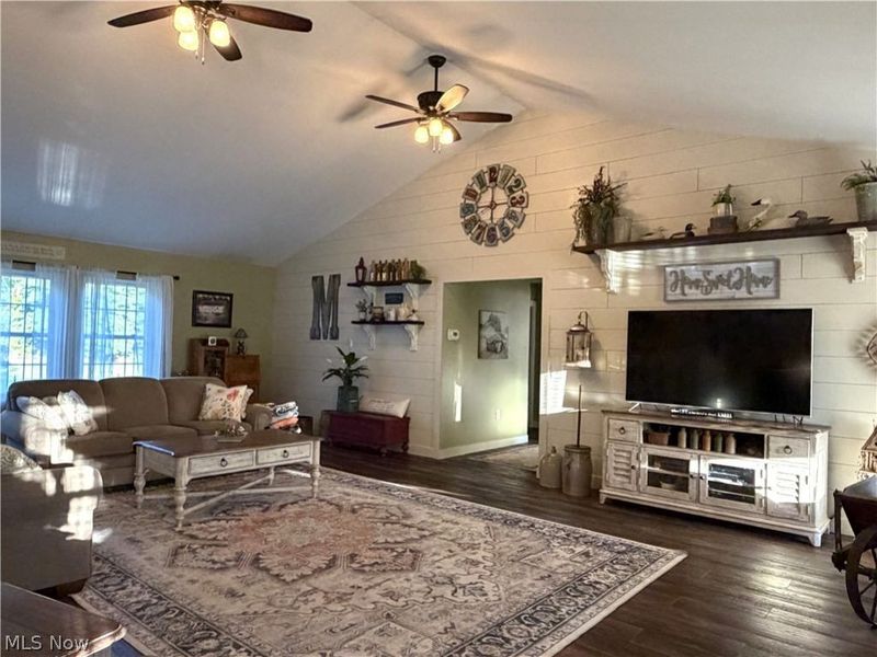 8533 Girdle Road, Middlefield, OH 44062 Photo 5