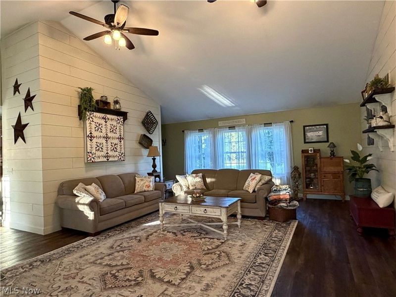 8533 Girdle Road, Middlefield, OH 44062 Photo 9
