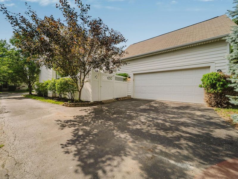 4042 Peregrine Pass Drive, Columbus, OH 43230 Photo 34
