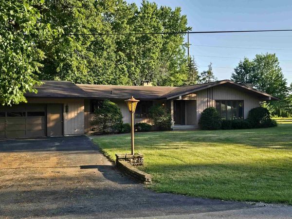 W6425 LAKEVIEW COURT, Menasha, WI 54952