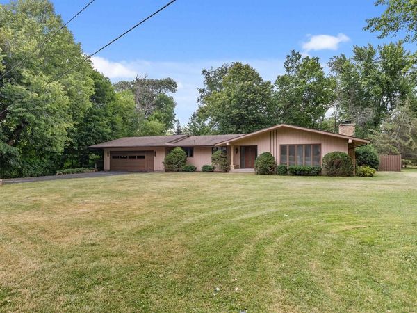 W6425 LAKEVIEW COURT, Menasha, WI 54952