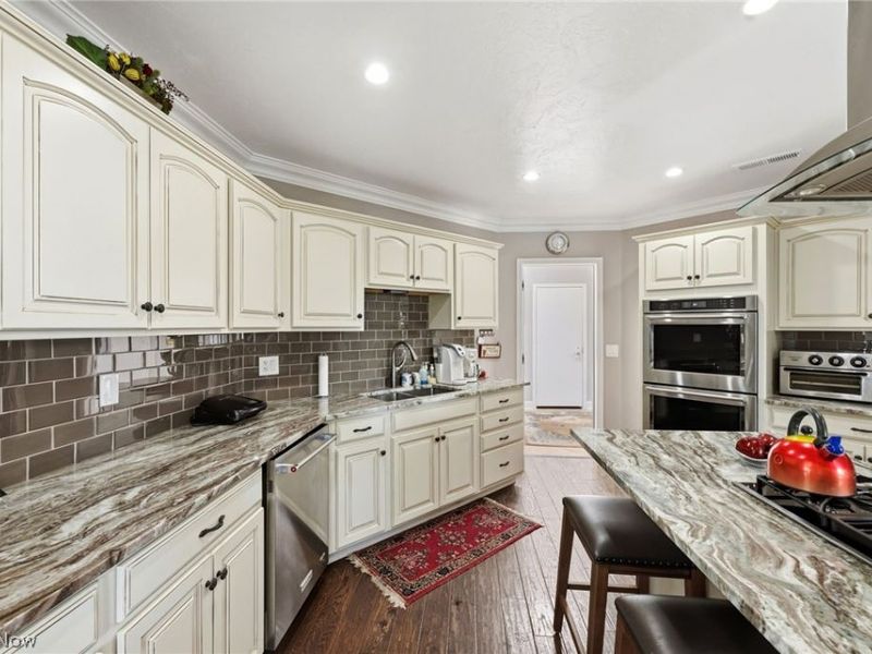 2112 Acacia Park Drive, Unit 607, Lyndhurst, OH 44124 Photo 12