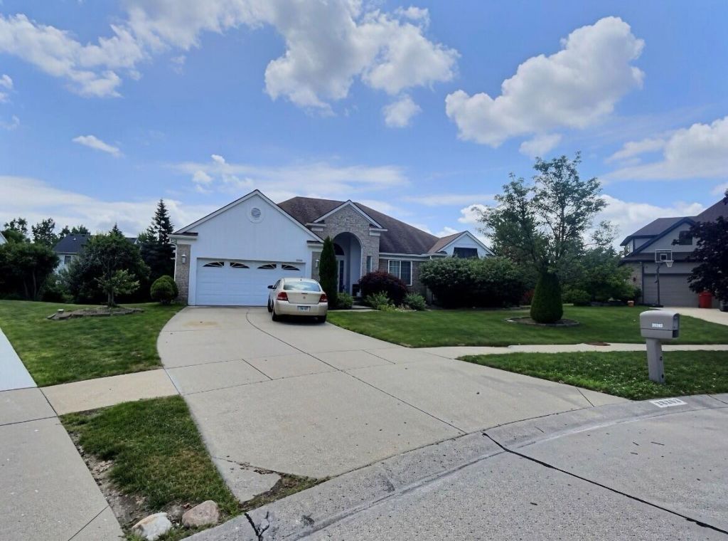 28363 Lady K Court, Southfield, MI 48034 Main Photo