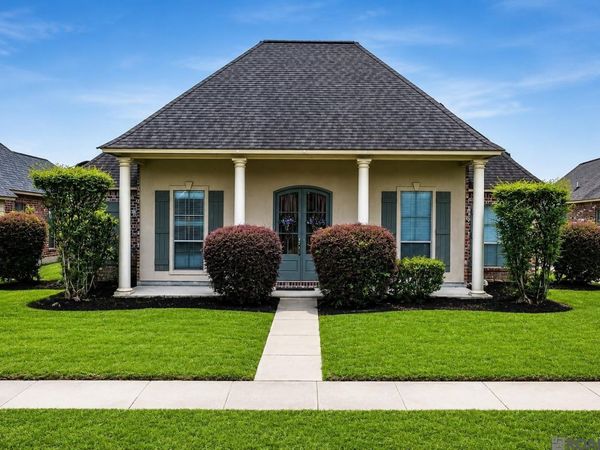 2690 Creek Hollow Ave, Zachary, LA 70791