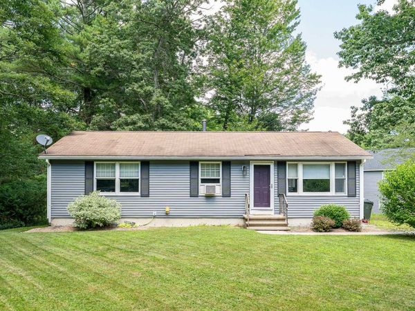 7 Woods Avenue, Londonderry, NH 03053