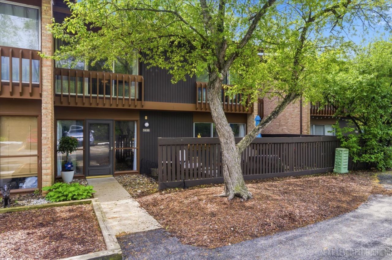 5936 Greenview Road , Lisle, IL 60532