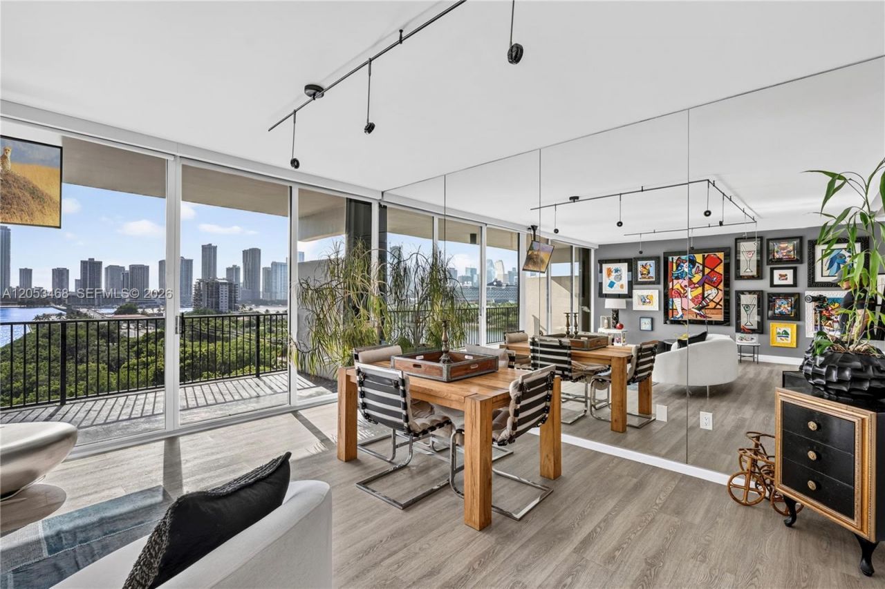 1000 Venetian Way, Unit 810, Miami Beach, FL 33139 Photo