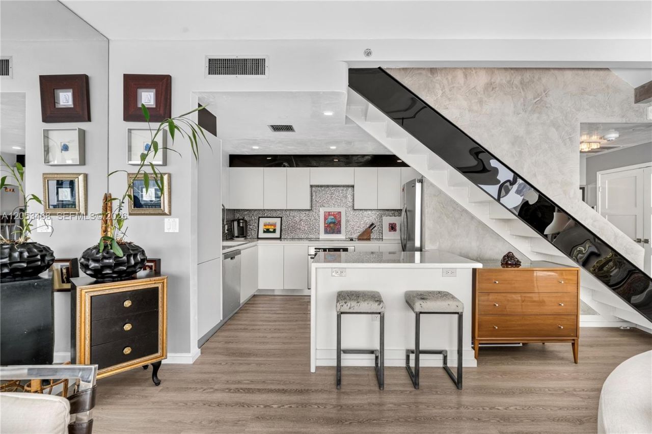 1000 Venetian Way, Unit 810, Miami Beach, FL 33139 Photo