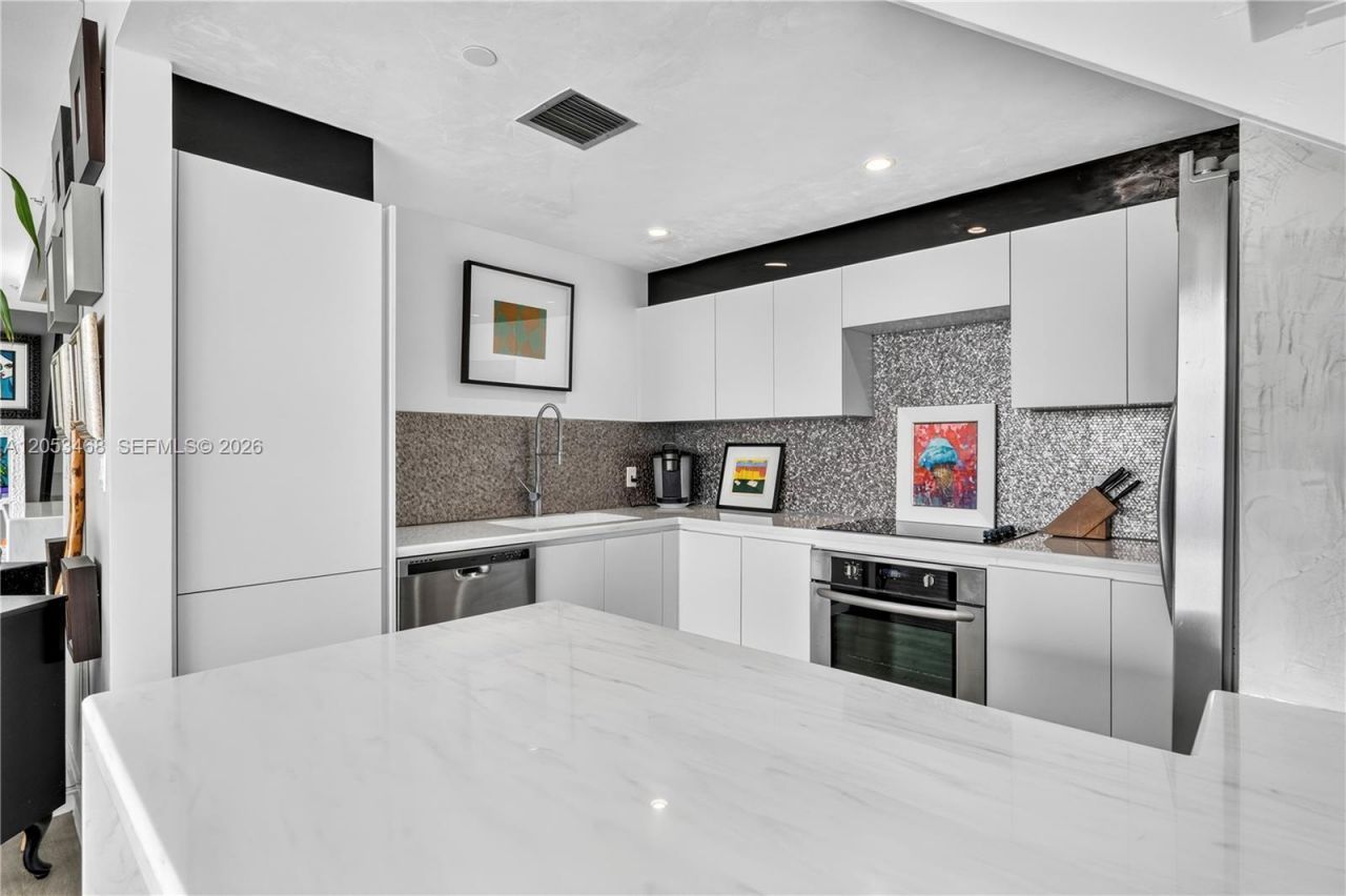 1000 Venetian Way, Unit 810, Miami Beach, FL 33139 Photo