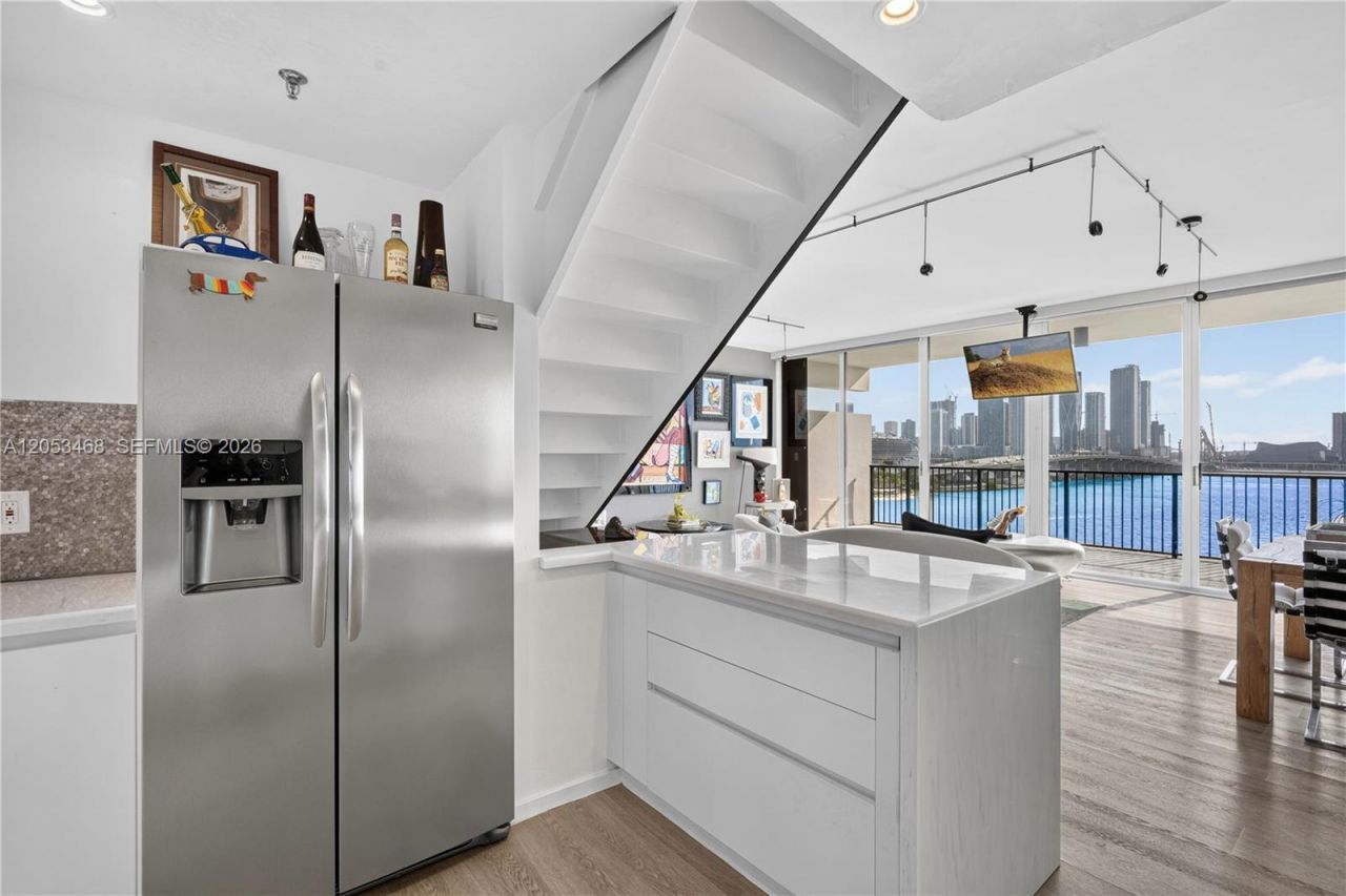 1000 Venetian Way, Unit 810, Miami Beach, FL 33139 Photo