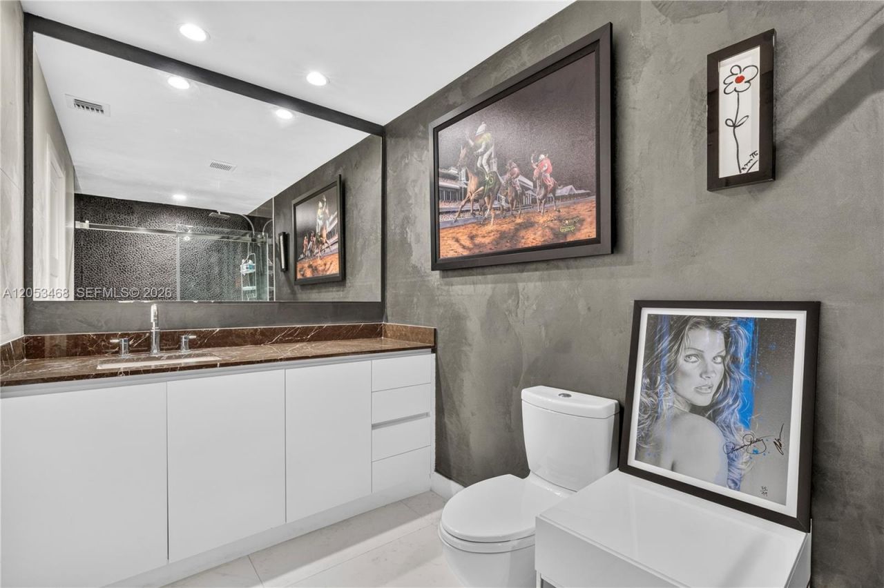 1000 Venetian Way, Unit 810, Miami Beach, FL 33139 Photo