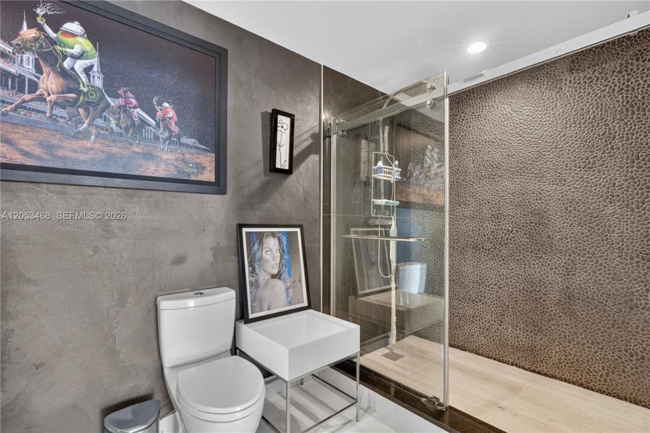 1000 Venetian Way, Unit 810, Miami Beach, FL 33139 Photo