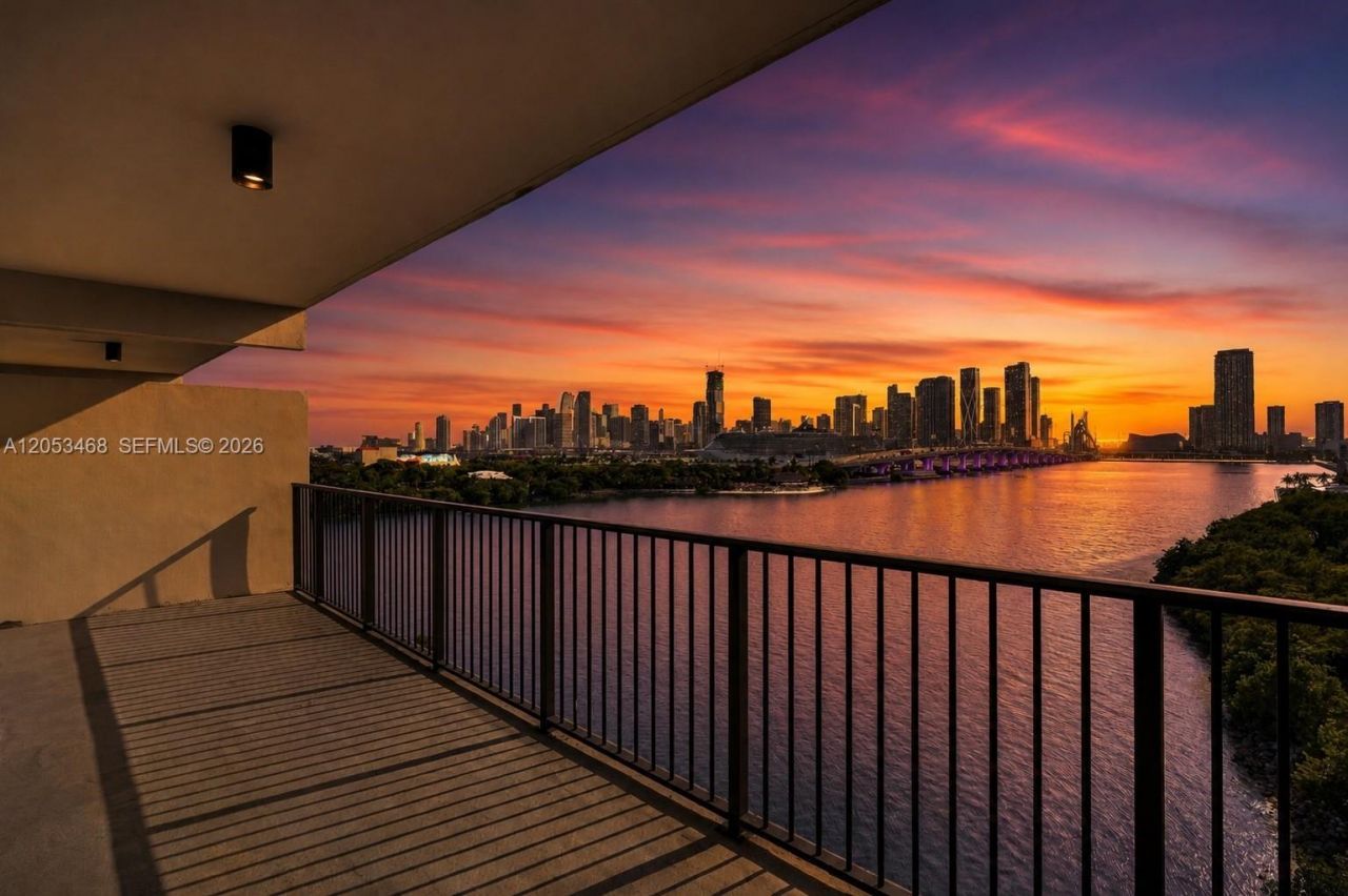 1000 Venetian Way, Unit 810, Miami Beach, FL 33139 Photo