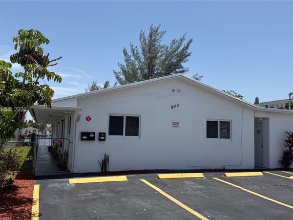 842 SW 2nd St , Unit A, Hallandale Beach, FL 33009