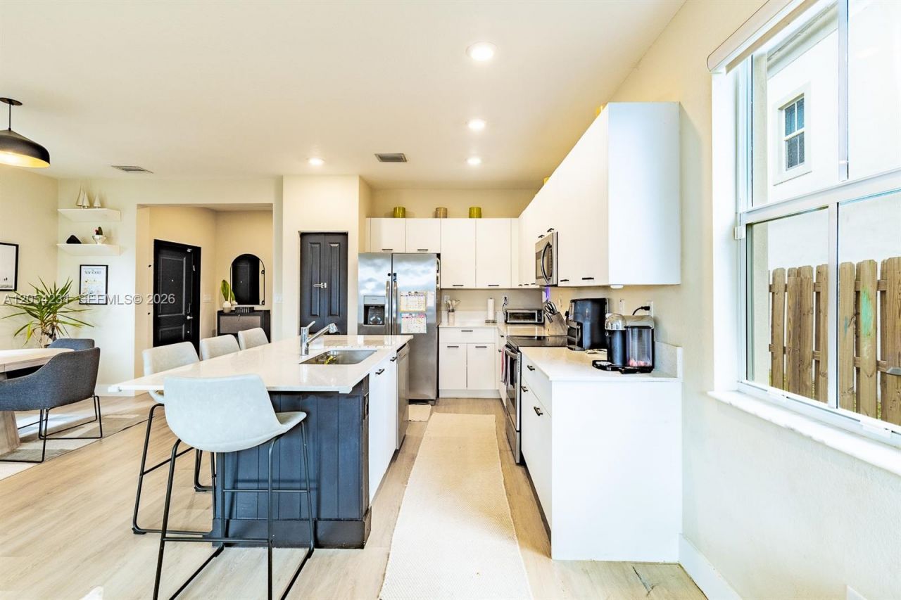 2370 NW 131st Cir , Miami, FL 33167 Photo