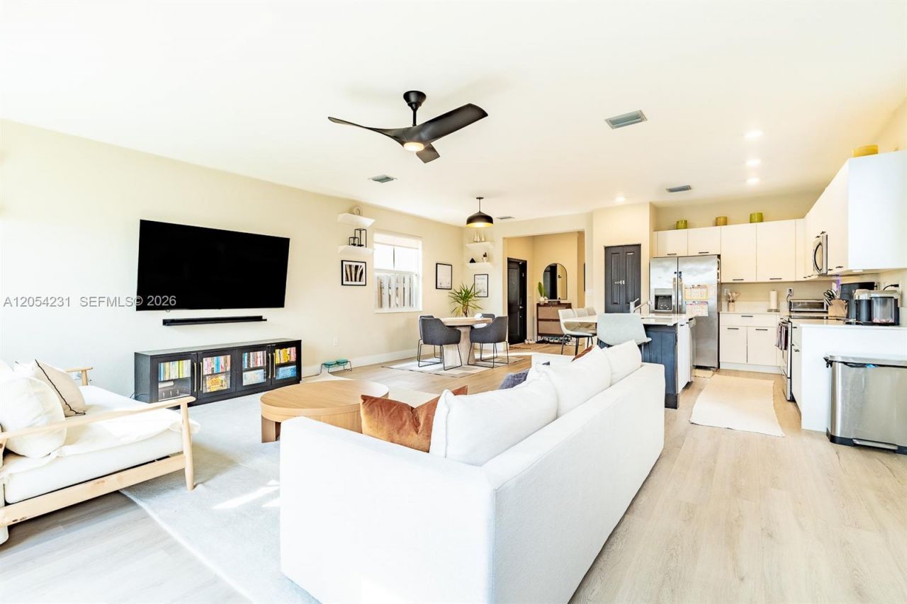 2370 NW 131st Cir , Miami, FL 33167 Photo