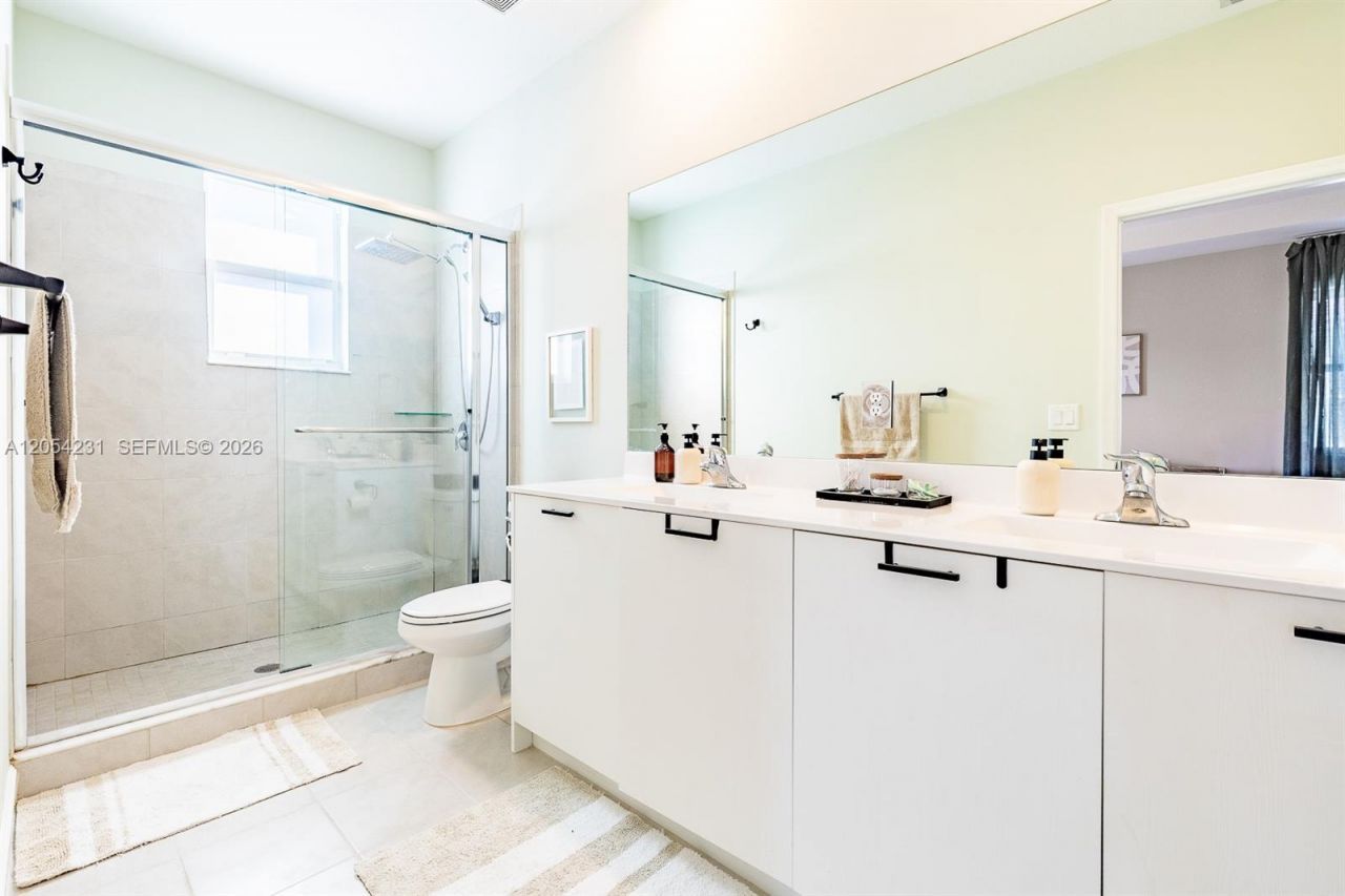 2370 NW 131st Cir , Miami, FL 33167 Photo