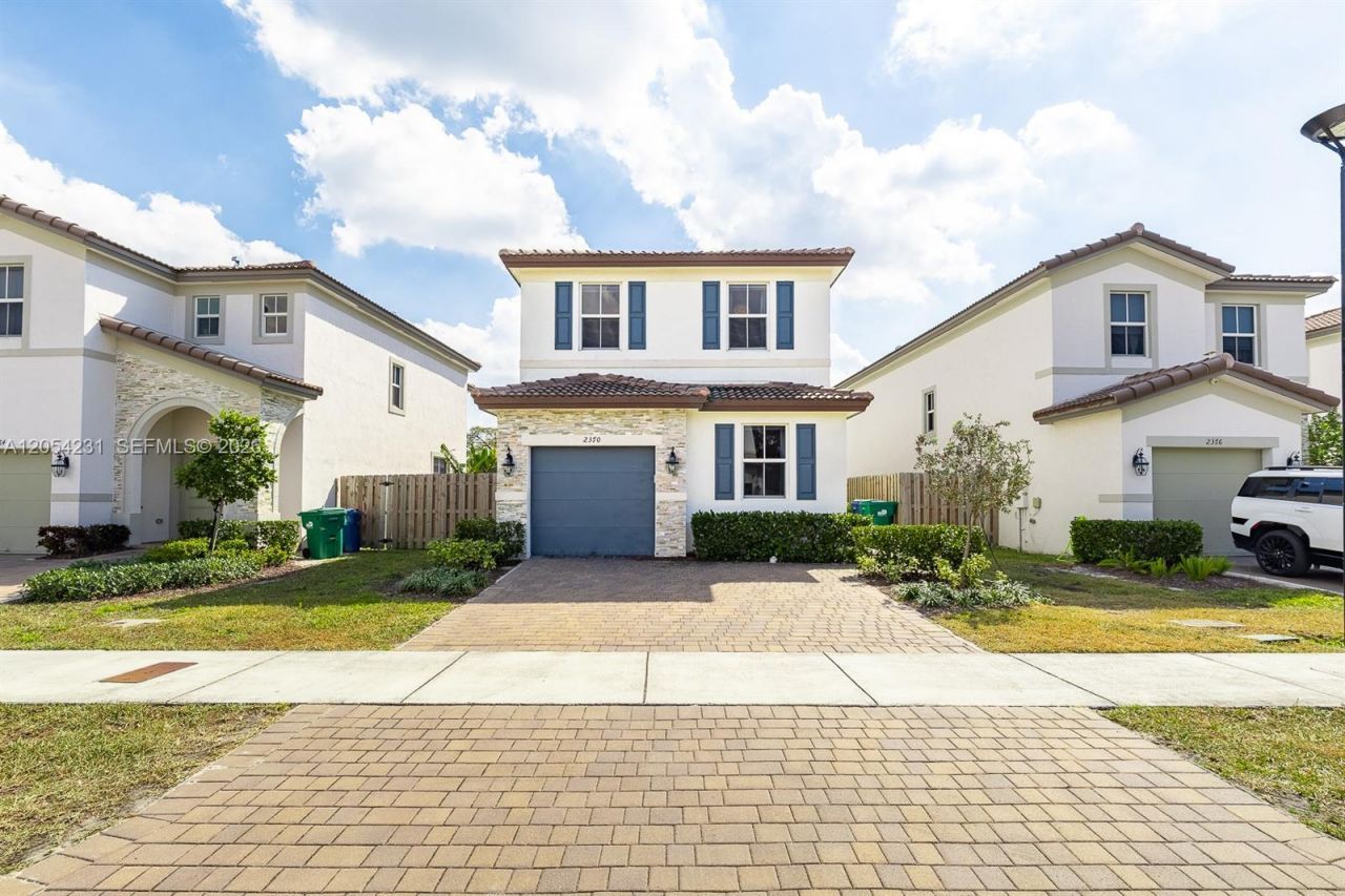 2370 NW 131st Cir, Miami, FL 33167 Photo