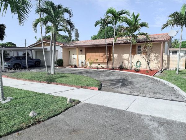21105 NW Miami Ct , Miami Gardens, FL 33169