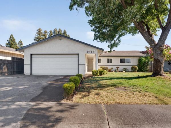 1016 Azure Ct, Roseville, CA 95678