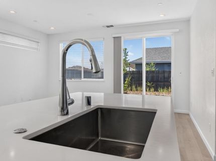 501 Fox Hunt Way, Rio Linda, CA 95673 Photo