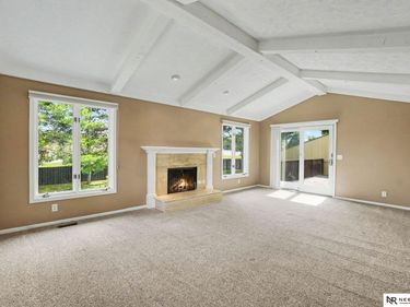 5171 S 150th Plaza, Omaha, NE 68137