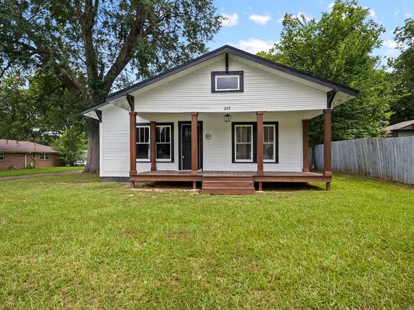 207 W 3rd Street, Omaha, TX 75571