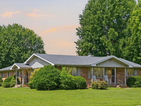 1635 Oak Drive , Aurora, MO 65605