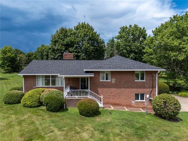 115 Hickory Dr , Beaver Falls, PA 15010