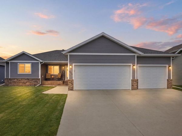 219 6th Street E, Horace, ND 58047