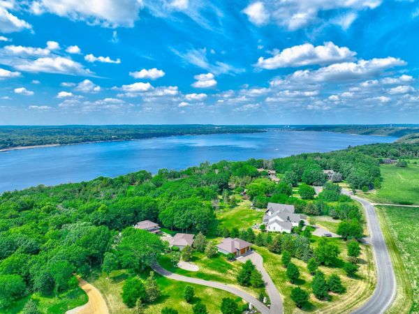 286 Salishan Drive , Hudson, WI 54016