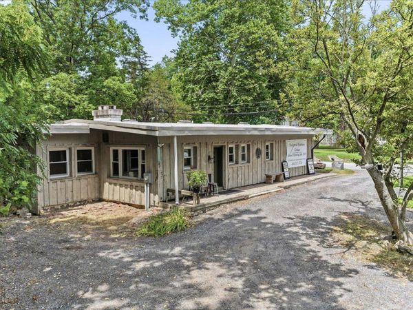 3671 SAINT PETERS ROAD, ELVERSON, PA 19520