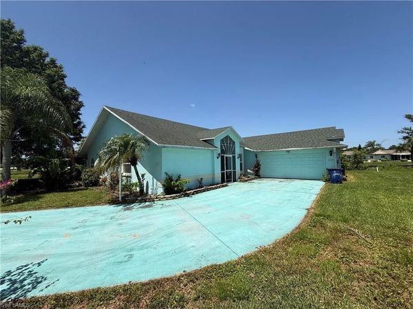 2401 Fisher CT , LEHIGH ACRES, FL 33936