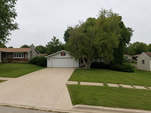 564 N Greenfield Drive , Freeport, IL 61032