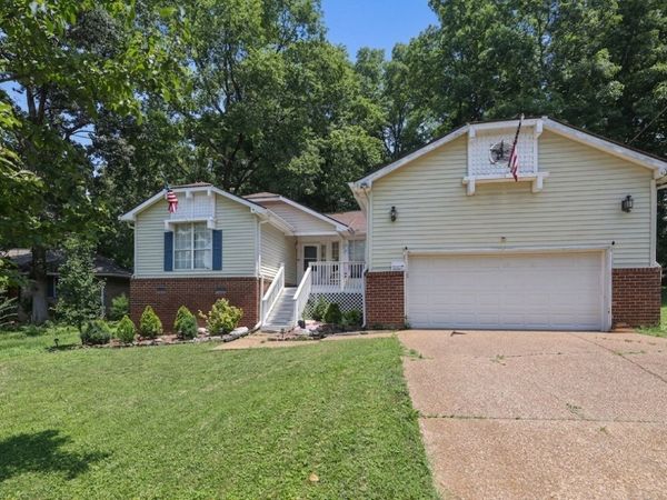 2560 Somerset Dr, Nashville, TN 37217
