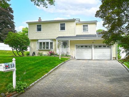 5 Trudy Court Huntington Station, NY 11746