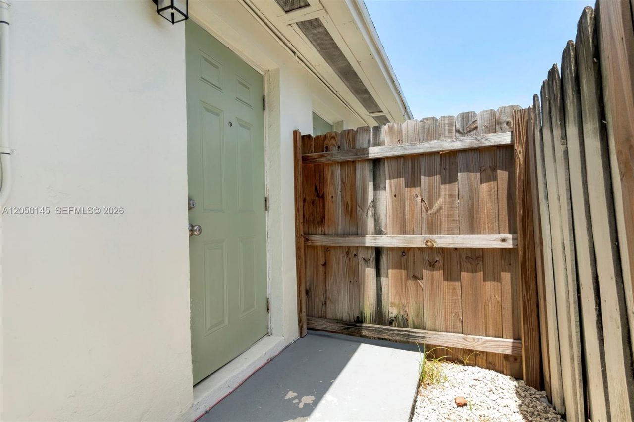 702 NW 18th St , Unit 1-2, Fort Lauderdale, FL 33311 Photo