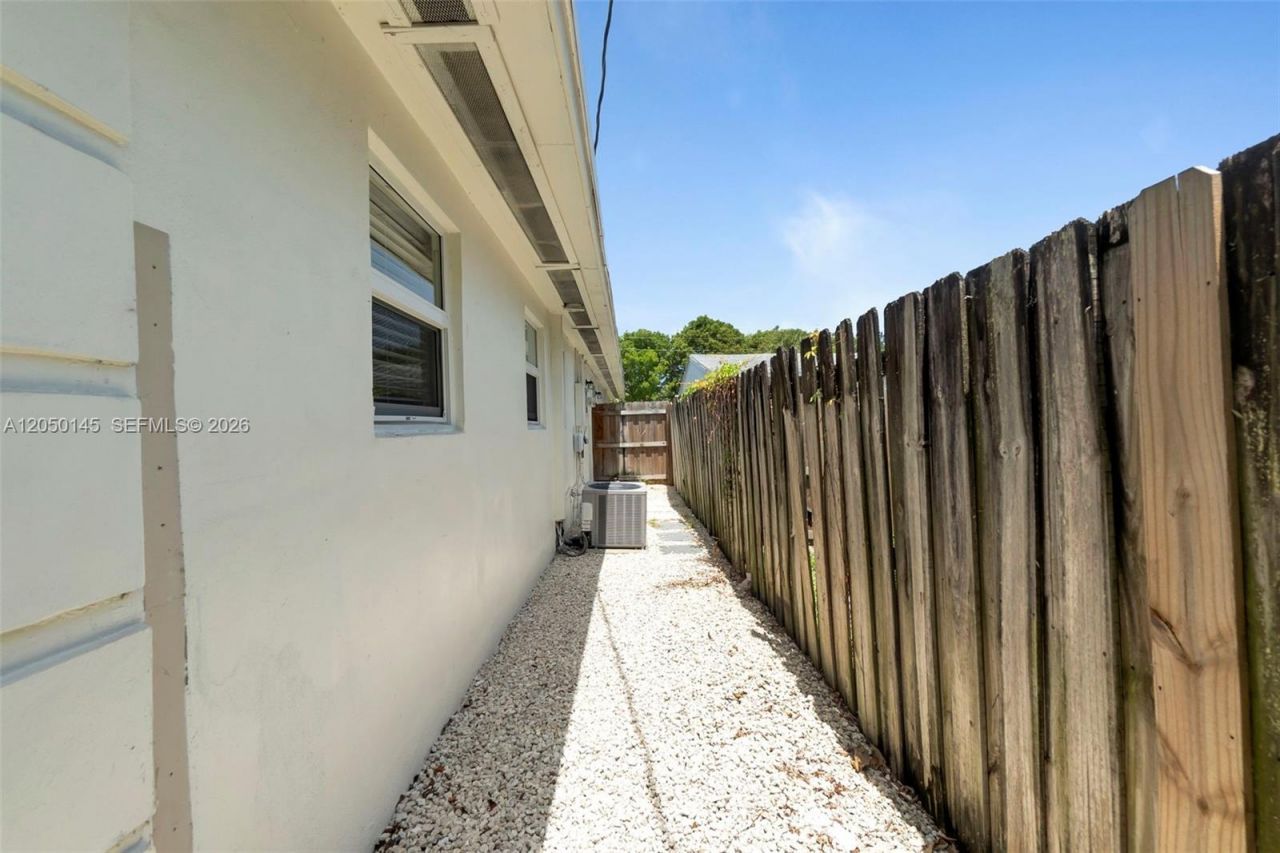 702 NW 18th St , Unit 1-2, Fort Lauderdale, FL 33311 Photo